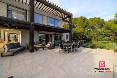 Villa - 255 m² - 9 pièces