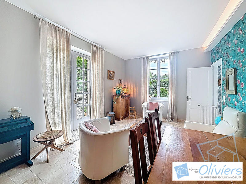 Maison - 312 m² - 11 pièces