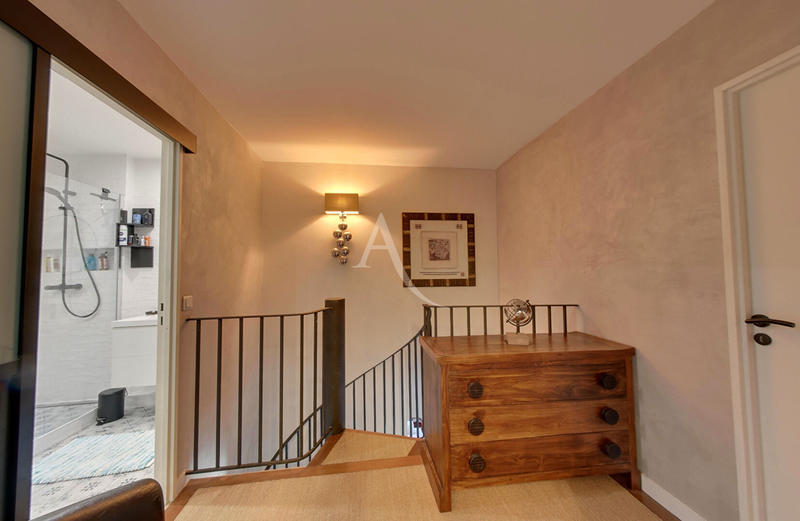 Appartement - 104 m² - 6 pièces