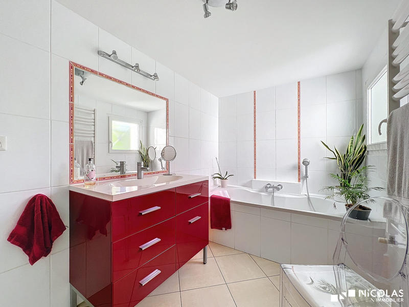 Maison - 228 m² - 8 pièces