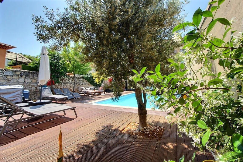 Maison - 210 m² - 9 pièces