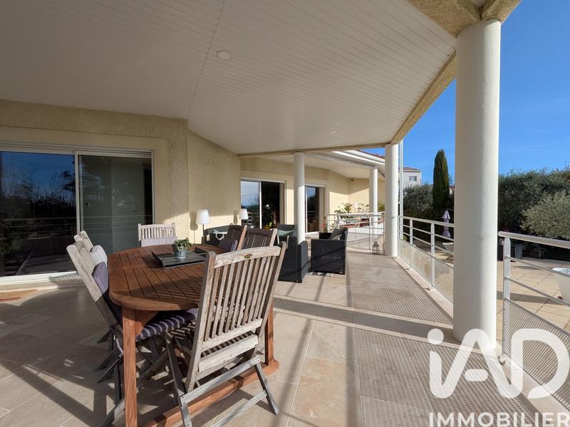 Maison de maîtres - 300 m² - 10 pièces