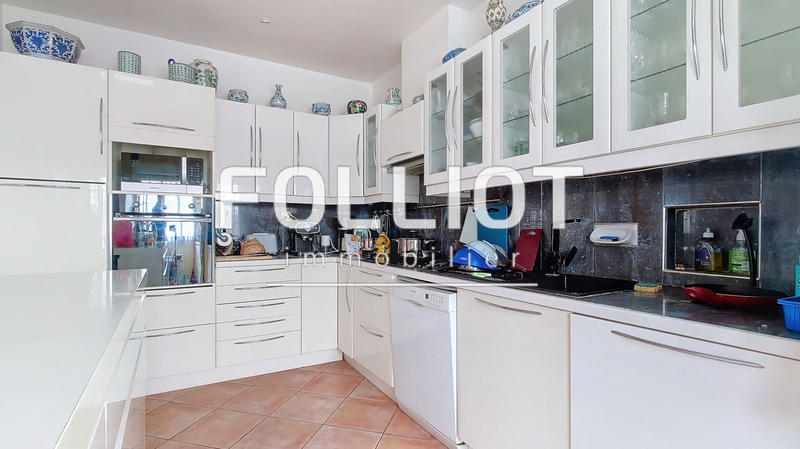 Maison - 227 m² - 7 pièces