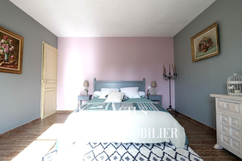 Maison - 202 m² - 7 pièces