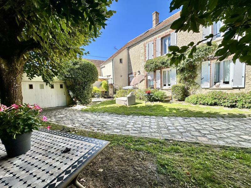Maison - 205 m² - 7 pièces