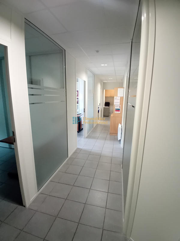 Bureau - 111 m² - 5 pièces