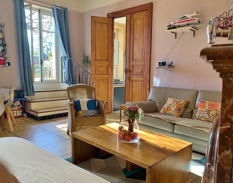 Maison - 1 000 m² - 33 pièces