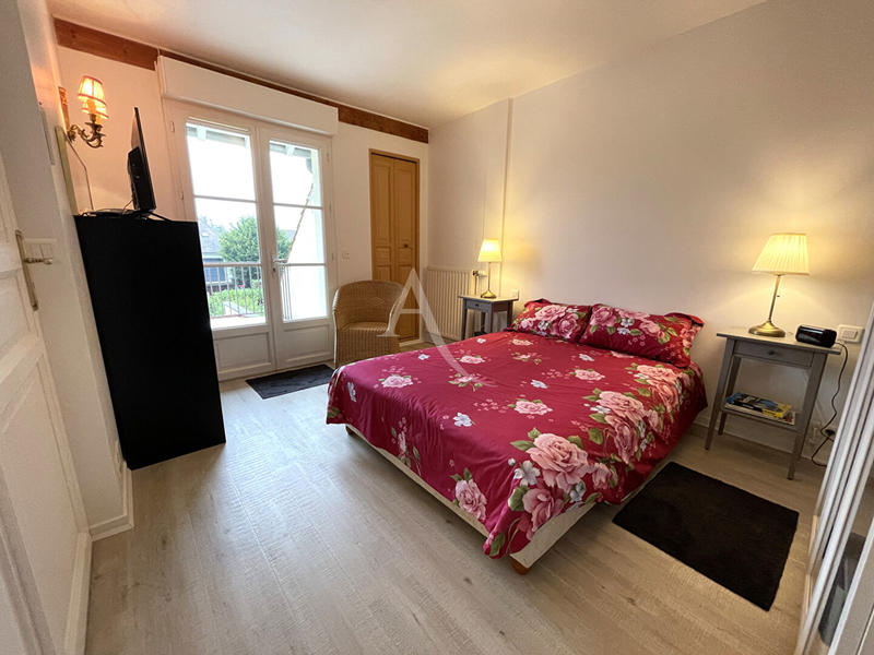 Maison - 251 m² - 8 pièces