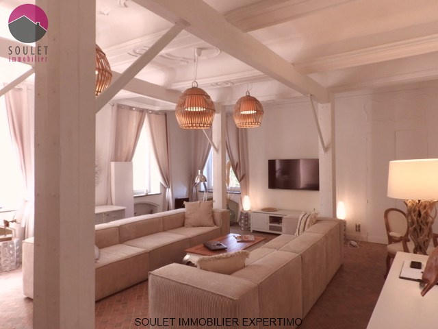 Propriété - 390 m² - 9 pièces