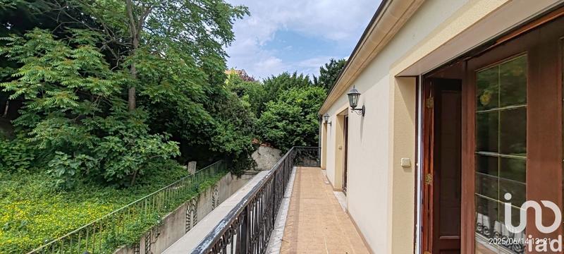 Maison - 300 m² - 12 pièces