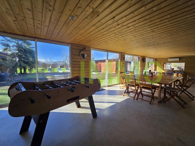 Maison - 349 m² - 11 pièces