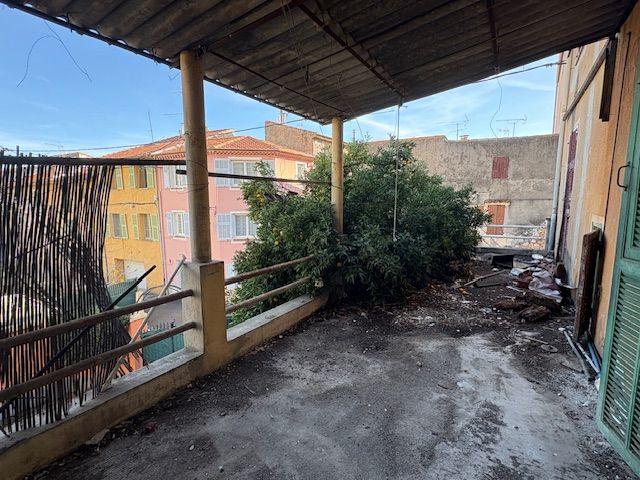 Immeuble - 99 m² - 5 pièces