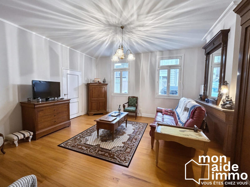 Maison ancienne - 271 m² - 9 pièces