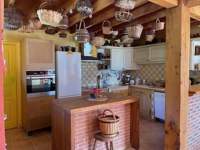 Maison - 275 m² - 7 pièces