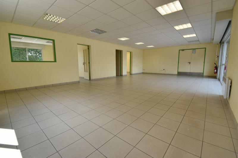 Bureau - 690 m² - 3 pièces