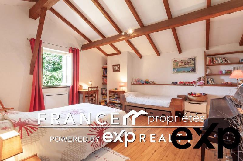 Maison - 223 m² - 7 pièces