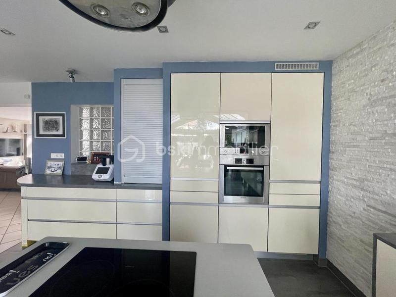 Maison - 201 m² - 7 pièces