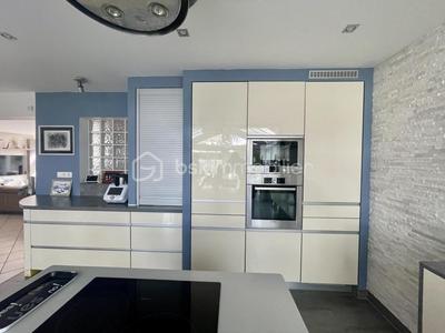 Maison - 201 m² - 7 pièces