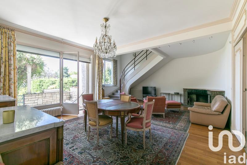 Maison - 230 m² - 12 pièces