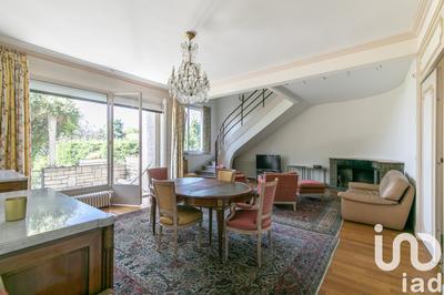 Maison - 230 m² - 12 pièces