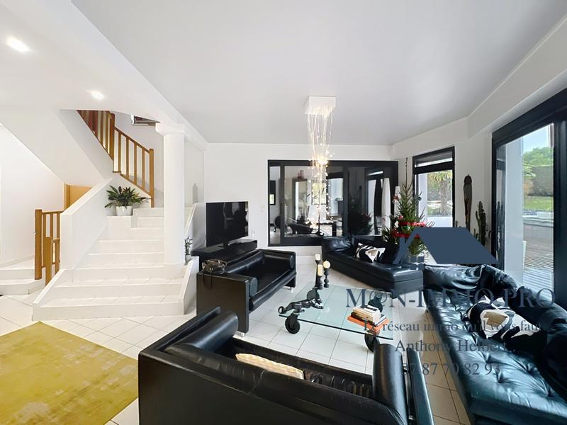 Maison contemporaine - 207 m² - 7 pièces