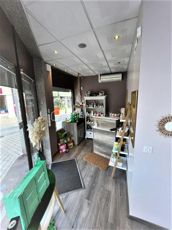 Local commercial - 45 m² - 4 pièces