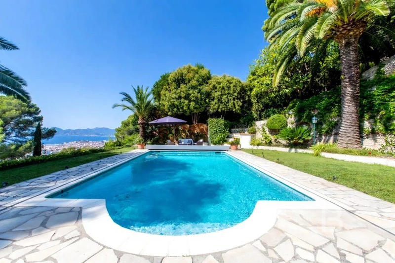 Maison - 230 m² - 5 pièces