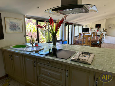 Maison - 195 m² - 7 pièces