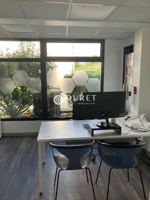 Bureau - 96 m² - 7 pièces