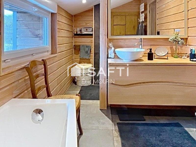 Maison - 250 m² - 9 pièces