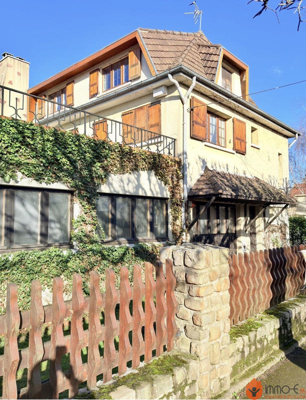 Maison - 400 m² - 6 pièces