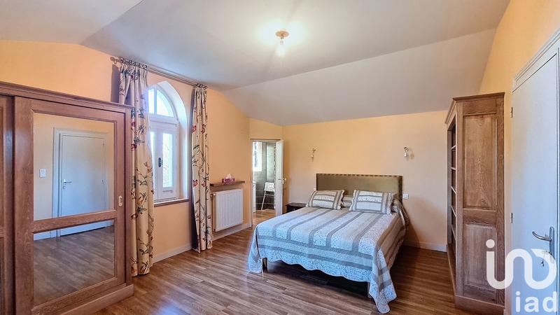 Maison - 445 m² - 11 pièces