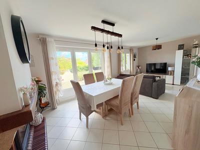 Maison - 98 m² - 5 pièces