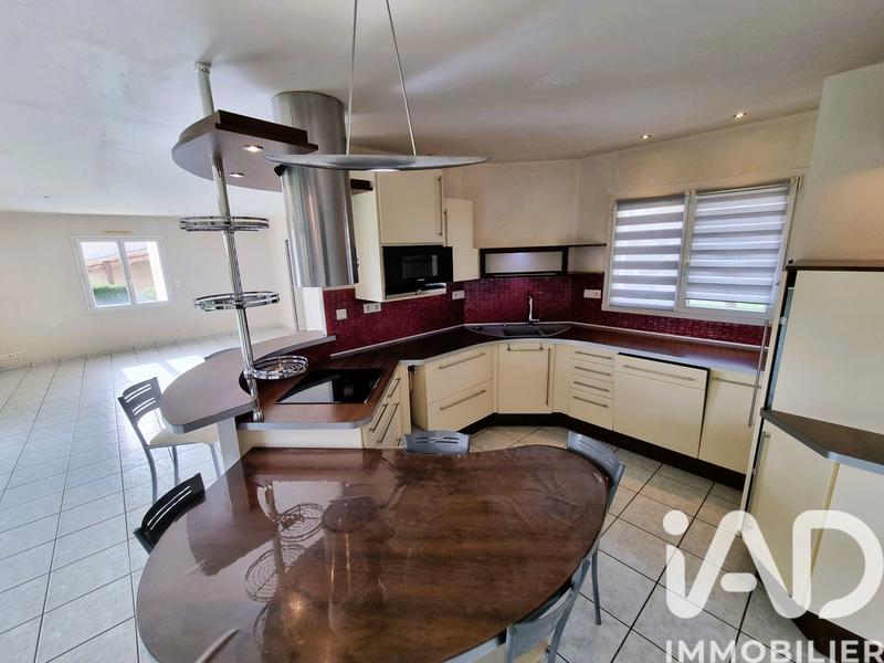 Maison - 121 m² - 6 pièces