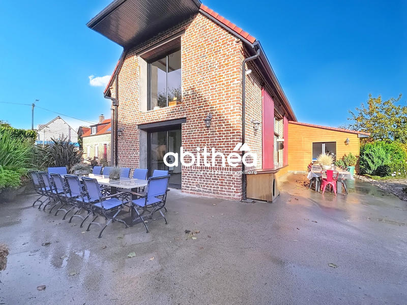 Maison - 270 m² - 9 pièces