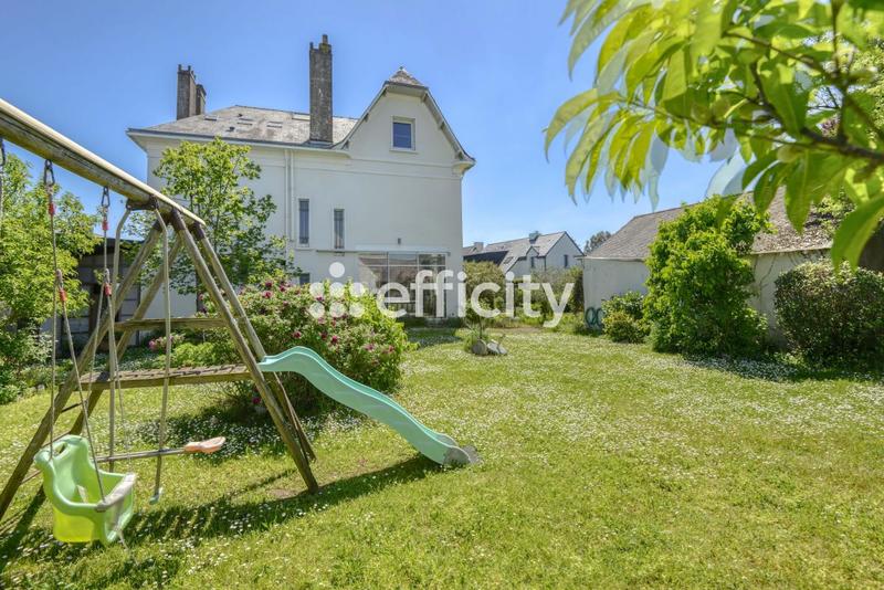 Maison - 217 m² - 9 pièces