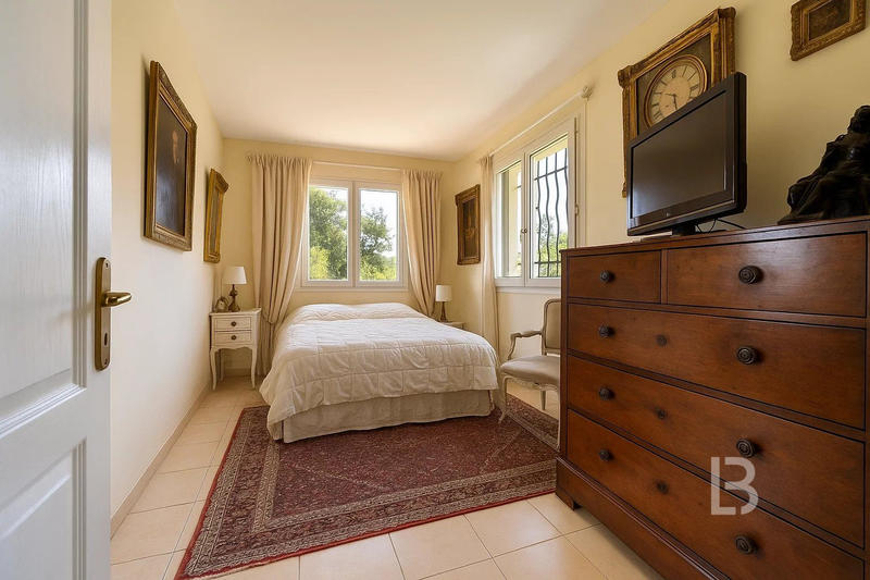 Maison - 312 m² - 7 pièces