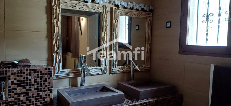 Fonds de commerce - 1 212 m²