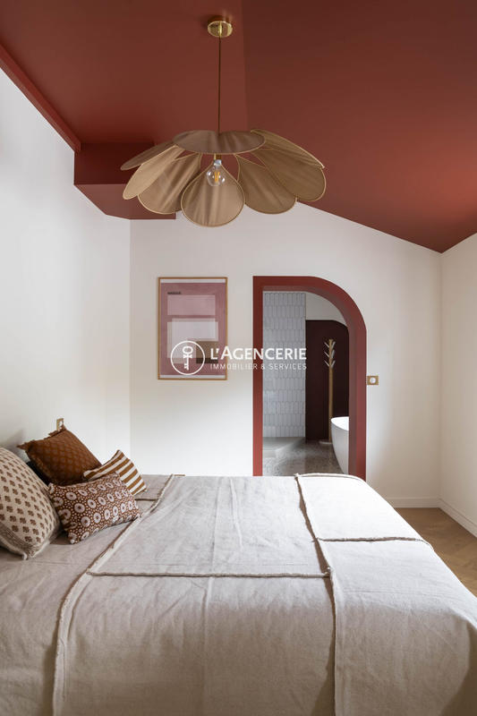 Maison - 300 m² - 8 pièces