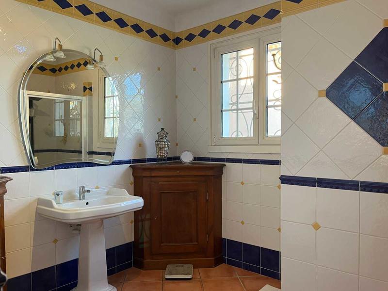 Maison - 370 m² - 7 pièces