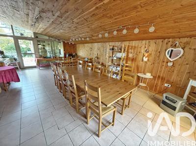 Maison - 427 m² - 17 pièces