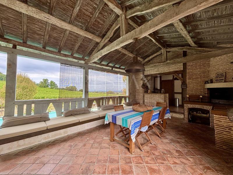 Maison - 520 m² - 11 pièces