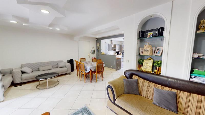 Maison - 121 m² - 4 pièces