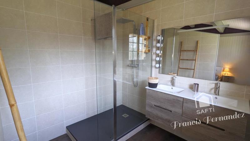 Maison - 220 m² - 6 pièces