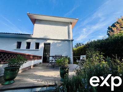 Maison - 298 m² - 10 pièces