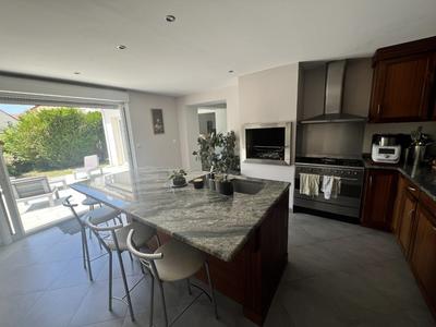 Maison - 180 m² - 7 pièces