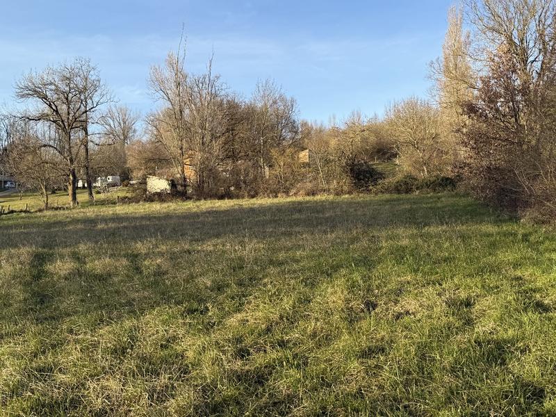 Terrain constructible - 1 902 m²