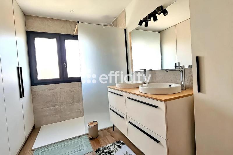 Pavillon - 211 m² - 8 pièces