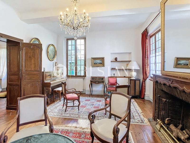 Maison - 424 m² - 14 pièces