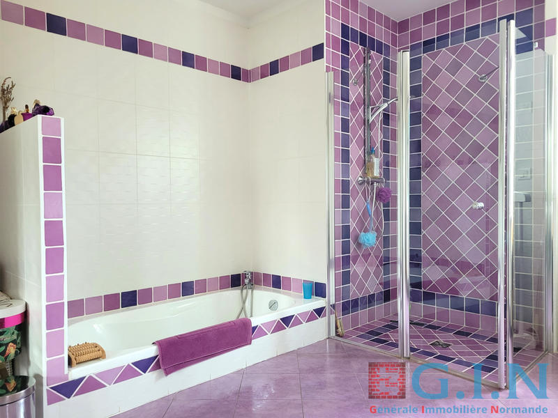 Maison - 235 m² - 8 pièces